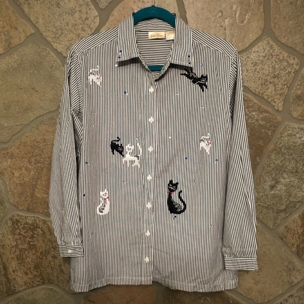 Bobbie Brooks striped cat button down shirt. Sz S
